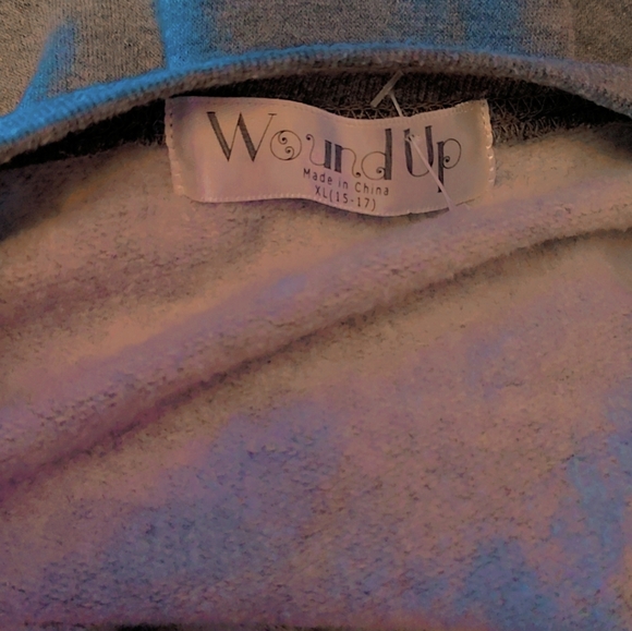 🛍️2/20🛍️Wound Up Gray Sweatshirt with Multicolor Design - Picture 7 of 7